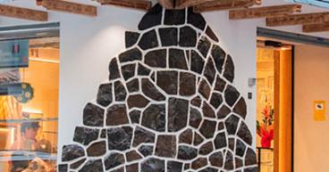 La clásica pastelería Canfranc del centro de Zaragoza reabre sus puertas ahora como Pastelería Tolosana